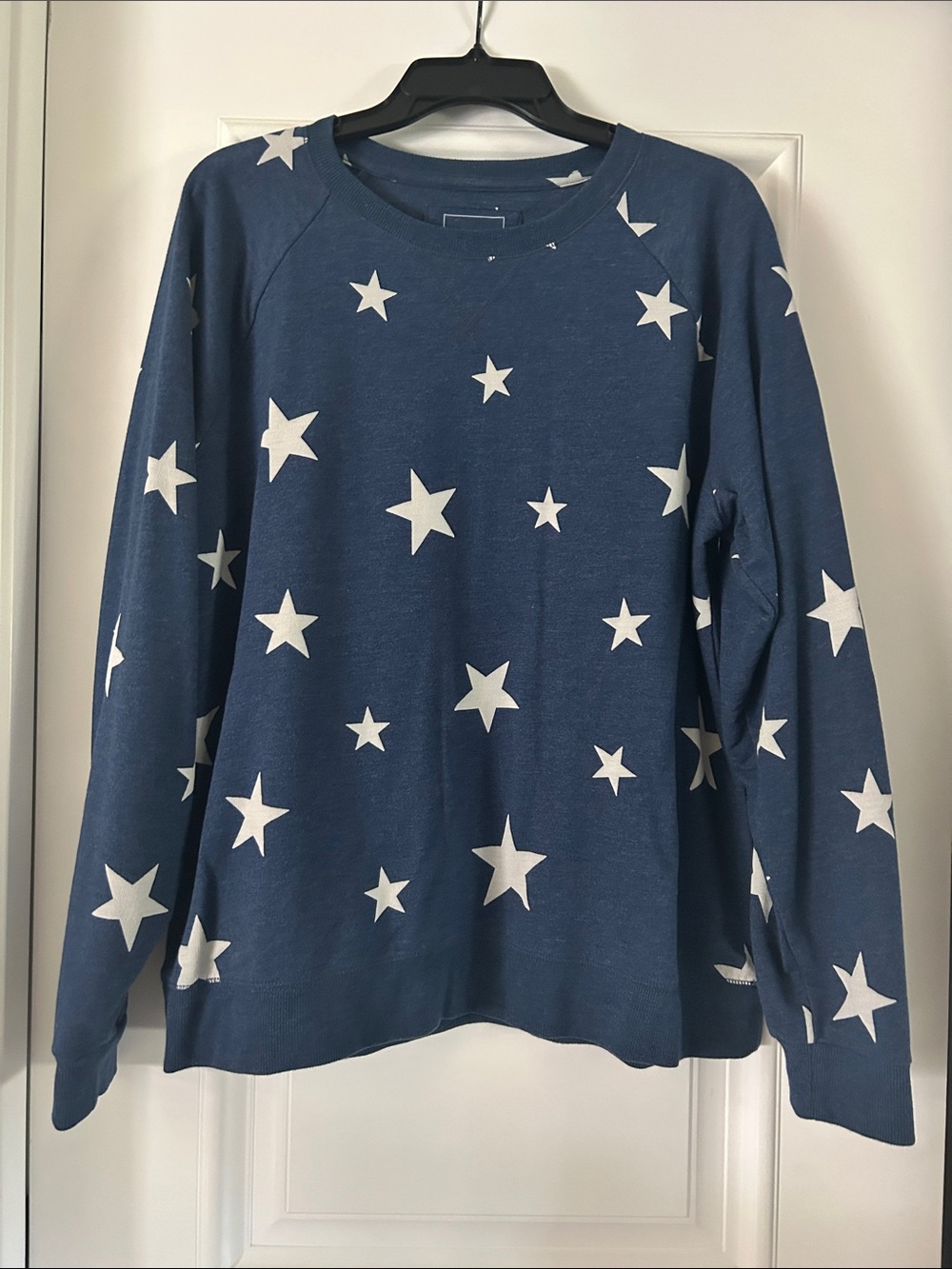 Sonoma women’s blue and white star terry knit raglan long sleeve sweatshirt XL